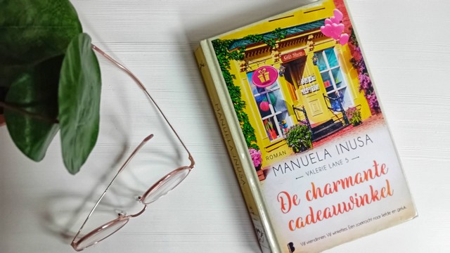 Boekrecensie: De charmante cadeauwinkel – Manuela&nbsp;Inusa
