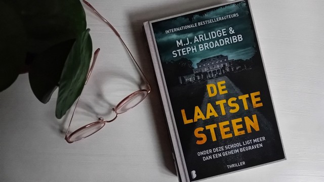 Boekrecensie: De laatste steen – M.J. Arlidge & Steph&nbsp;Broadribb